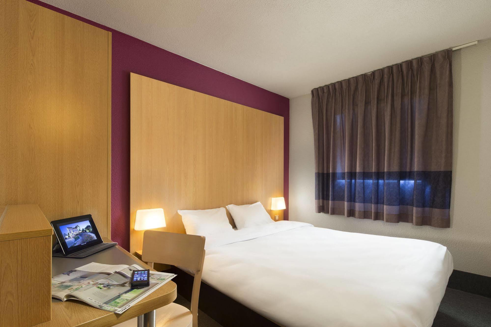 B&B Hotel Montlhery Линас Экстерьер фото