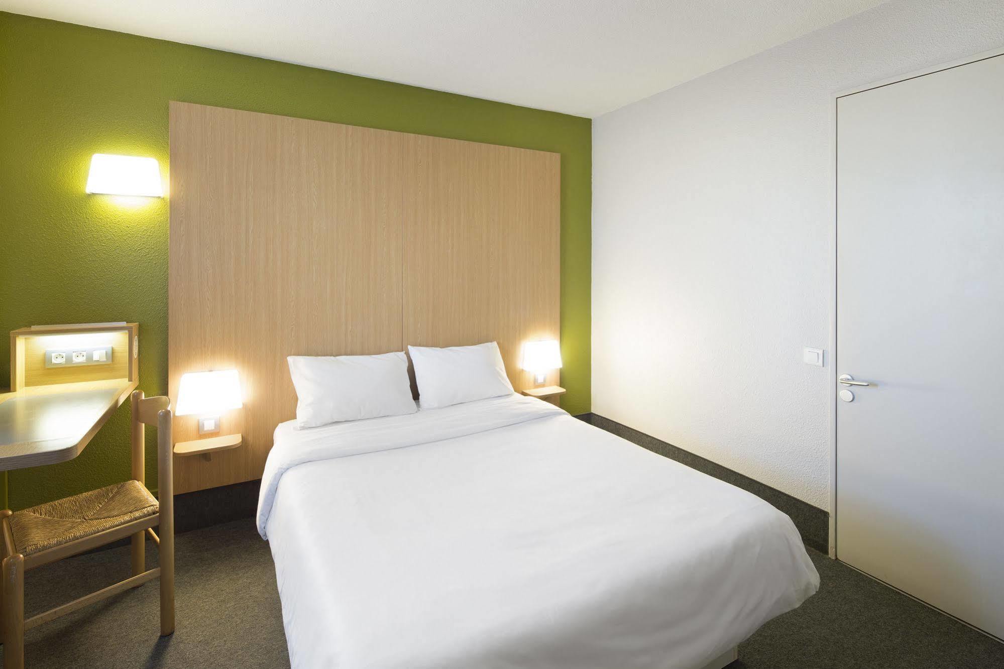 B&B Hotel Montlhery Линас Экстерьер фото
